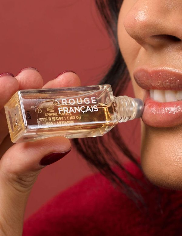 how to apply Labbra Pasiphaé Oil - le rouge francais